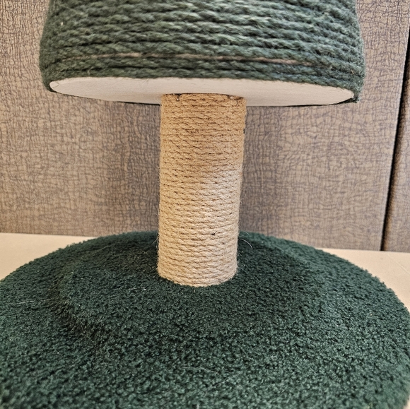 CAT Scratcher Christmas Tree - Picture 5 of 9